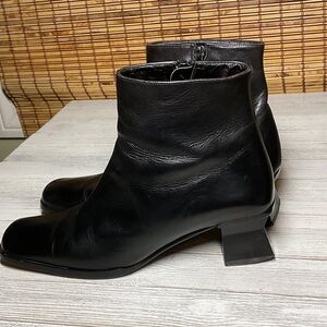Paloma Black Leather Ankle Boots Side Zip Made in Italy size 8 B